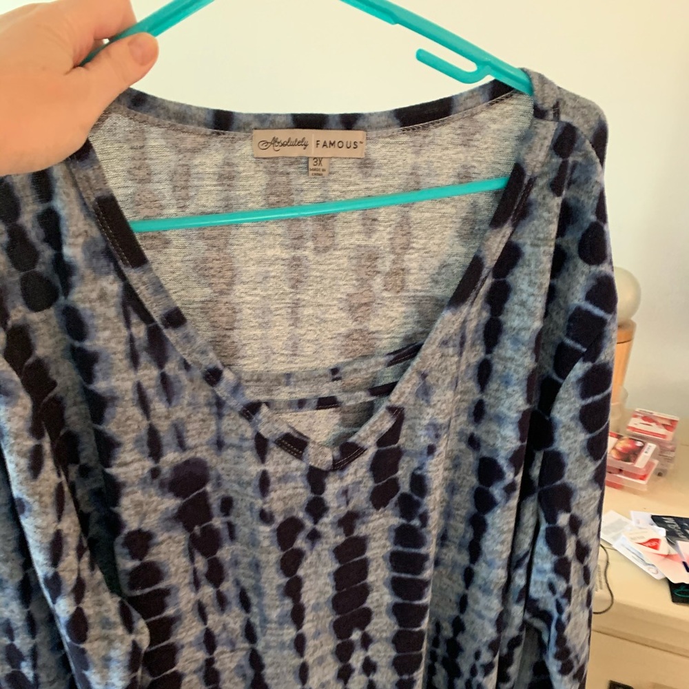 Tye dye look blue long sleeve top. Very soft